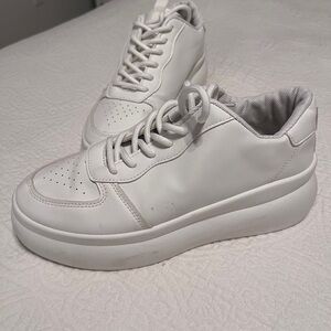 Forever 21 size 9 white platform sneakers